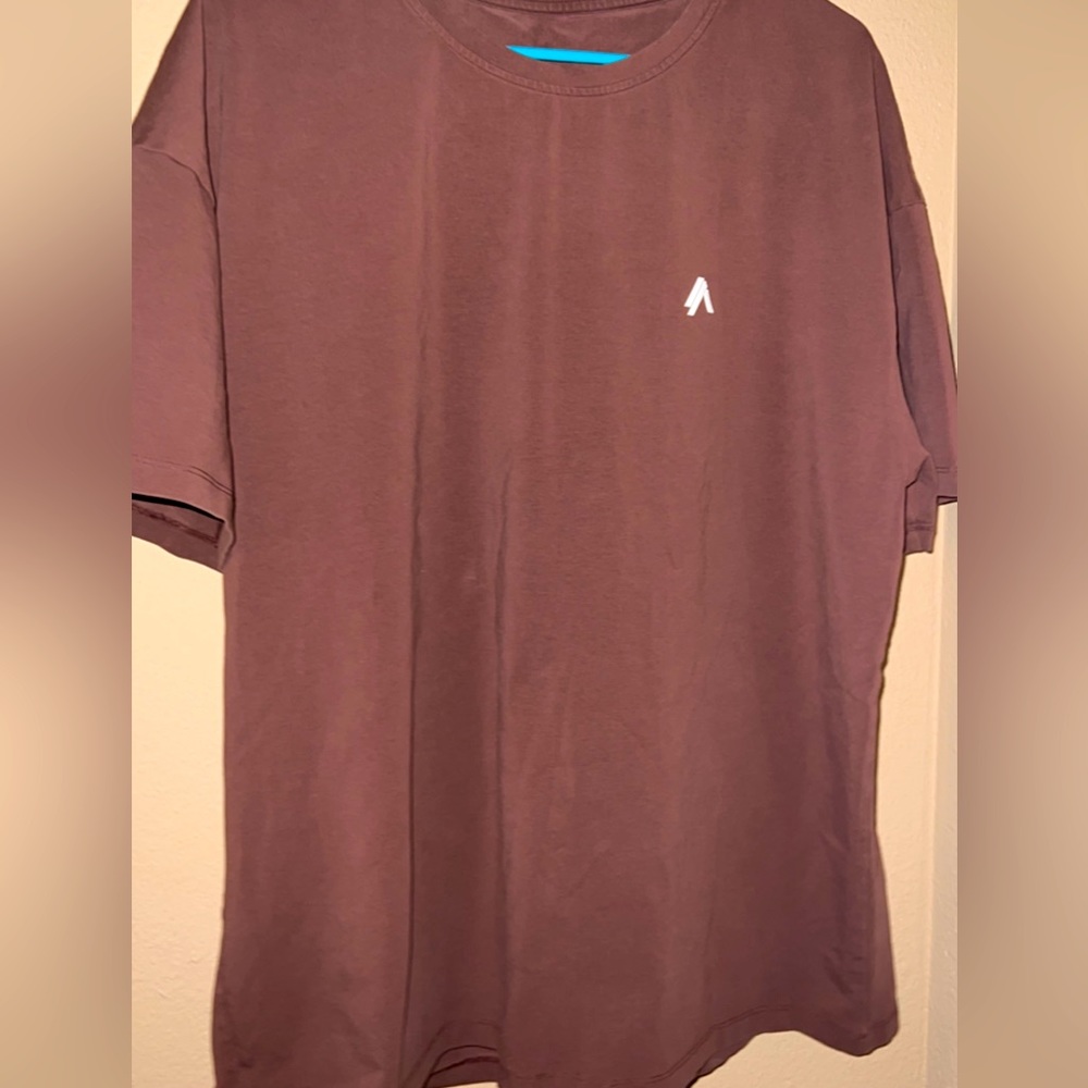 XL Alphalete Emblem T (Merlot)